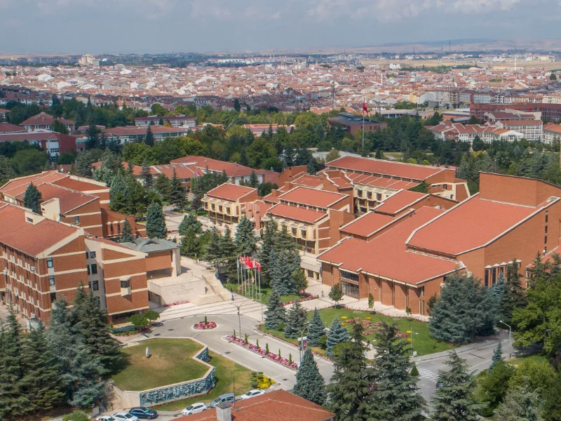 Anadolu Üniversitesi Rektörlük Çevresi Meydan Düzenlemesi ve Geçiş Terası Platformu Projesi