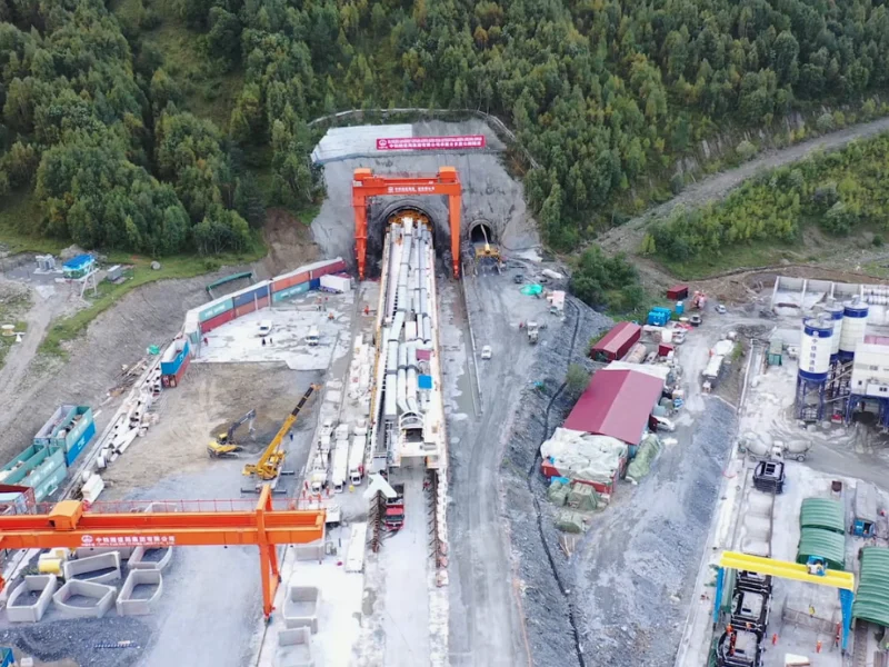 Kvesheti–Kobi Uluslararası Karayolu ve Tünel Projesi