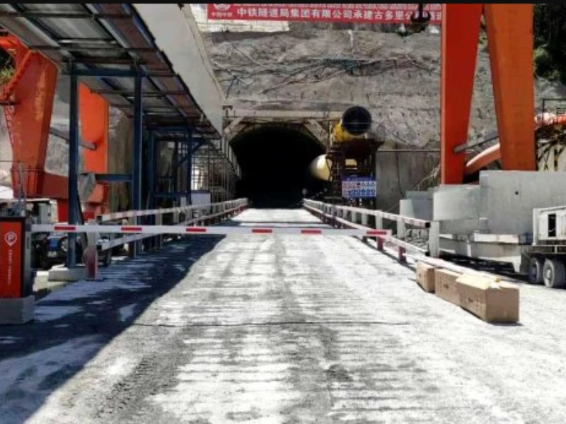 Kvesheti–Kobi Uluslararası Karayolu ve Tünel Projesi