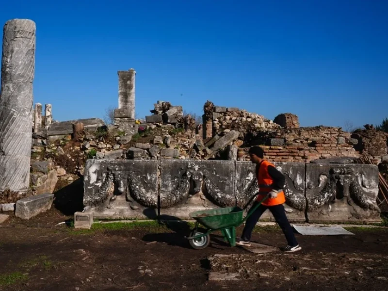 İzmir Efes Antik Kenti Yeni Ziyaretçi Karşılama Merkezi ve Çevre Düzenlenmesi – 2. Etap