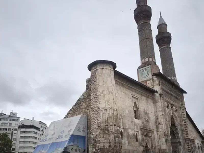 Sivas Merkez Çifte Minareli Medrese 2026-2027 Yılları Onarımı ve Çevre Düzenlemesi İşi