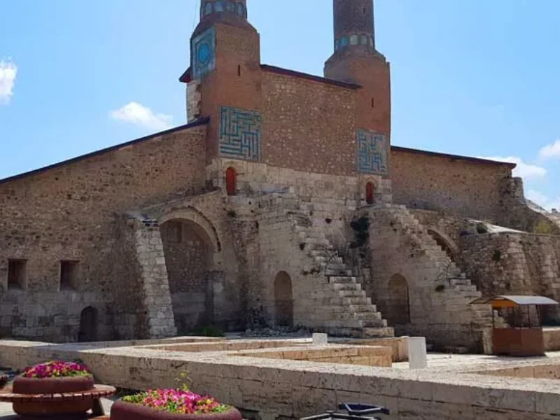 Sivas Merkez Çifte Minareli Medrese 2026-2027 Yılları Onarımı ve Çevre Düzenlemesi İşi