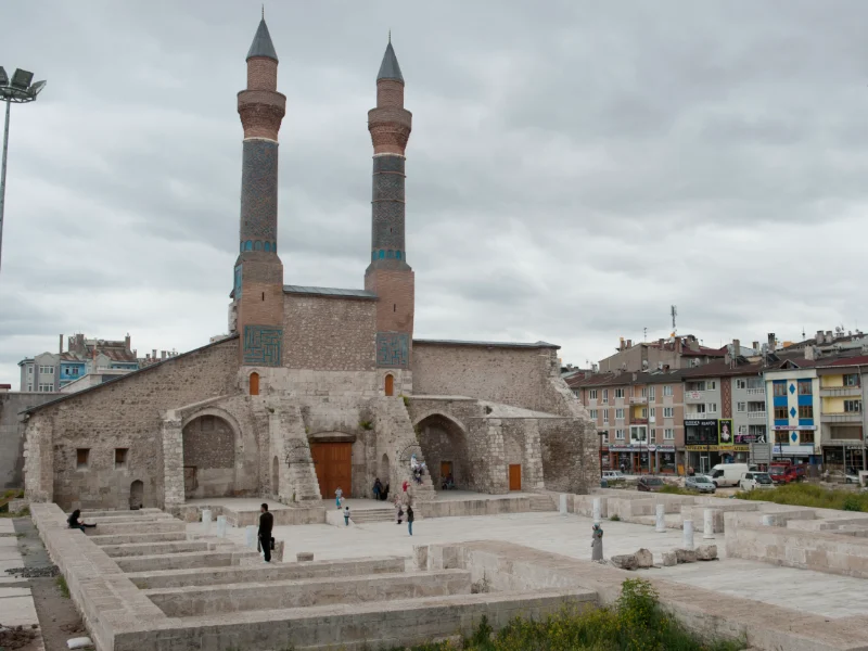 Sivas Merkez Çifte Minareli Medrese 2026-2027 Yılları Onarımı ve Çevre Düzenlemesi İşi